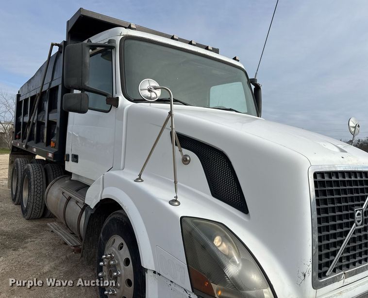 image for item ED5521 2005 Volvo VN dump truck