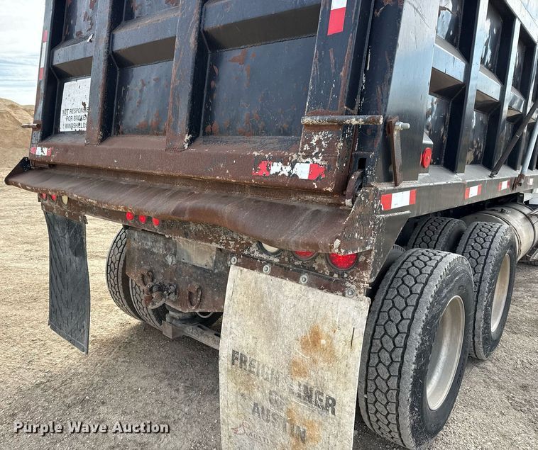 image for item ED5521 2005 Volvo VN dump truck