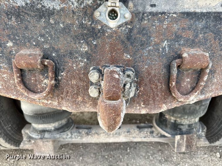 image for item ED5521 2005 Volvo VN dump truck