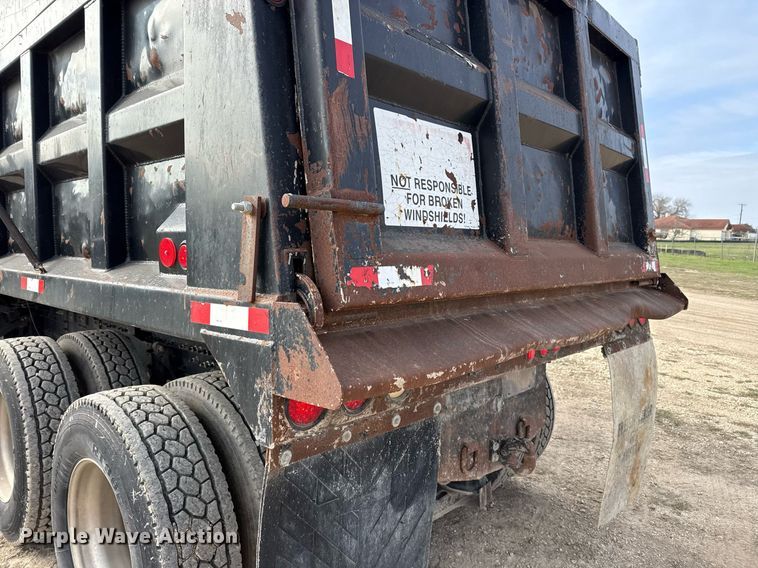 image for item ED5521 2005 Volvo VN dump truck