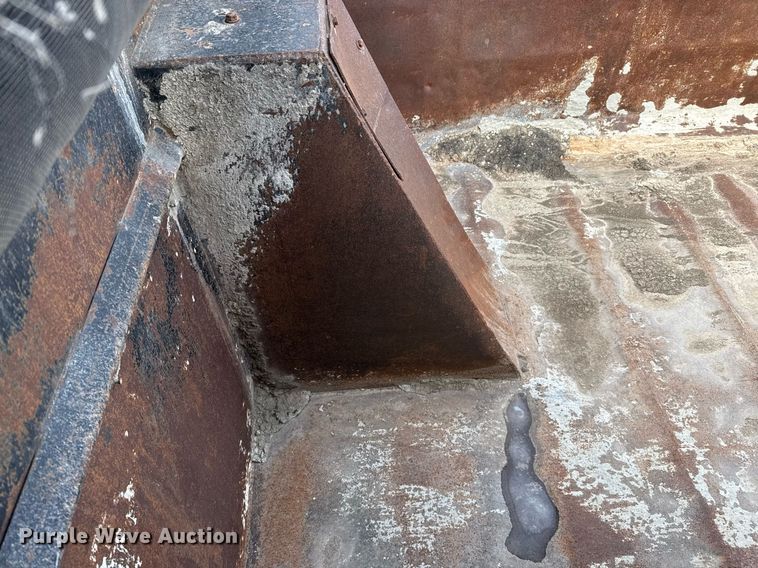 image for item ED5521 2005 Volvo VN dump truck