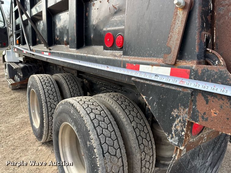 image for item ED5521 2005 Volvo VN dump truck