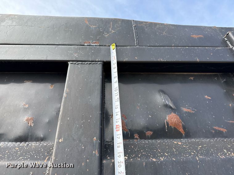 image for item ED5521 2005 Volvo VN dump truck