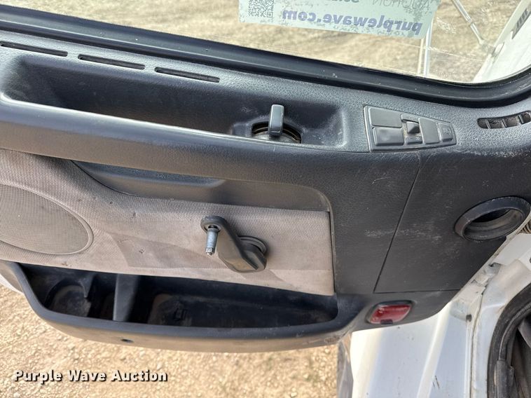 image for item ED5521 2005 Volvo VN dump truck