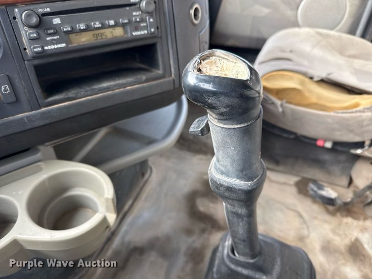 image for item ED5521 2005 Volvo VN dump truck