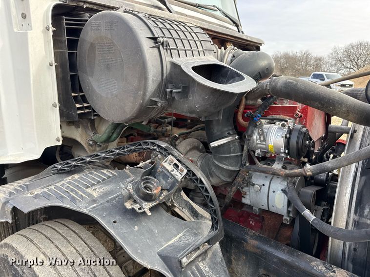 image for item ED5521 2005 Volvo VN dump truck