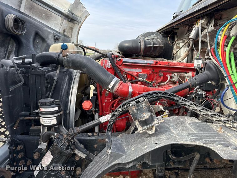 image for item ED5521 2005 Volvo VN dump truck