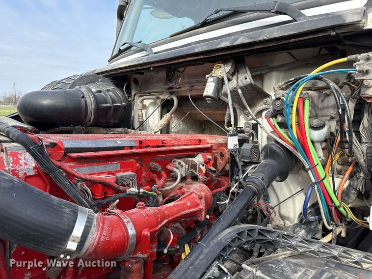 image for item ED5521 2005 Volvo VN dump truck