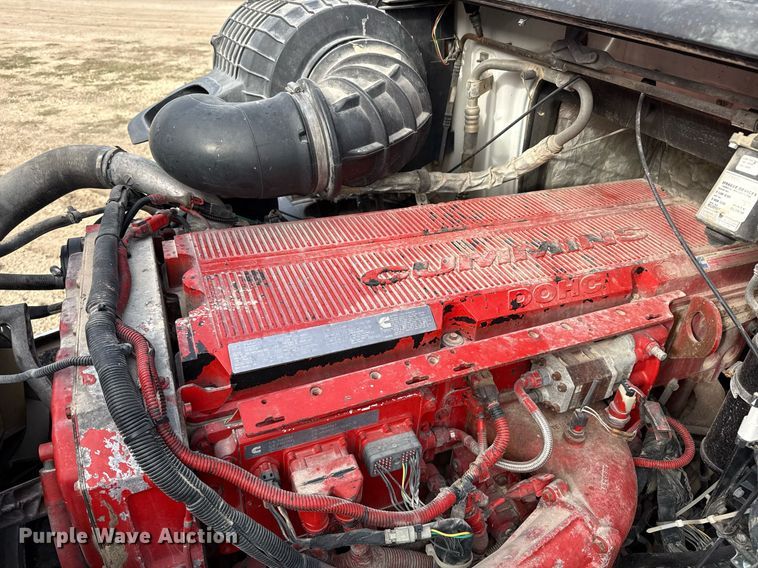 image for item ED5521 2005 Volvo VN dump truck