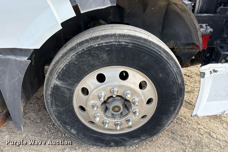 image for item ED5521 2005 Volvo VN dump truck