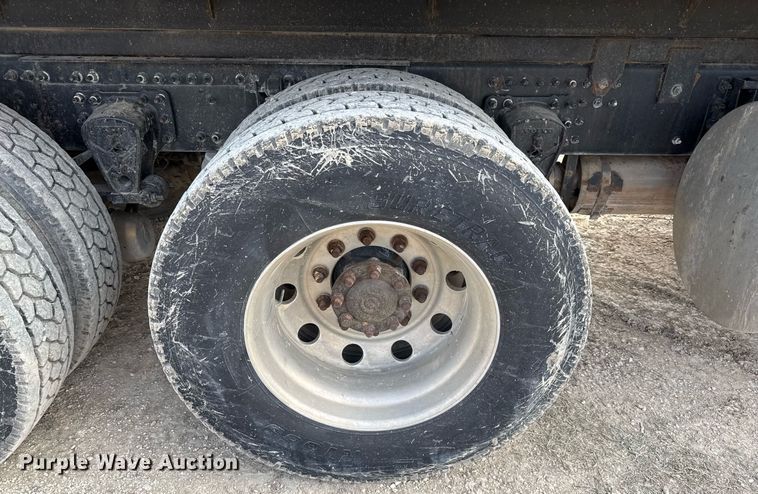 image for item ED5521 2005 Volvo VN dump truck