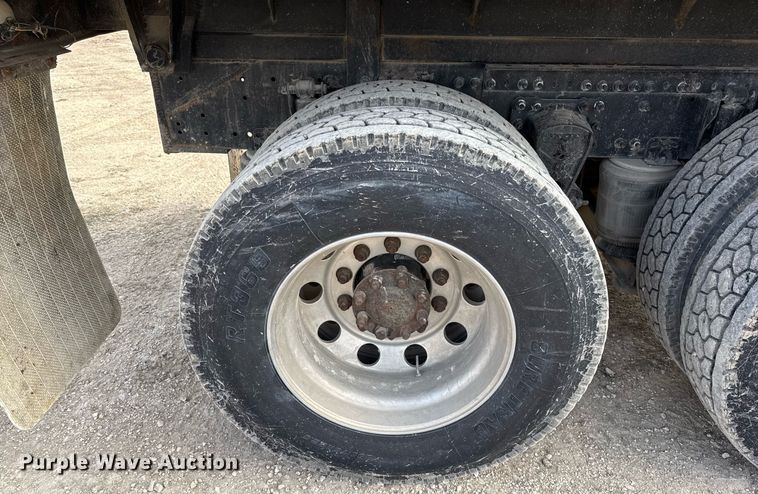 image for item ED5521 2005 Volvo VN dump truck