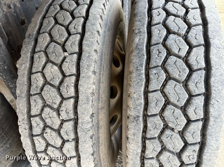 image for item ED5521 2005 Volvo VN dump truck