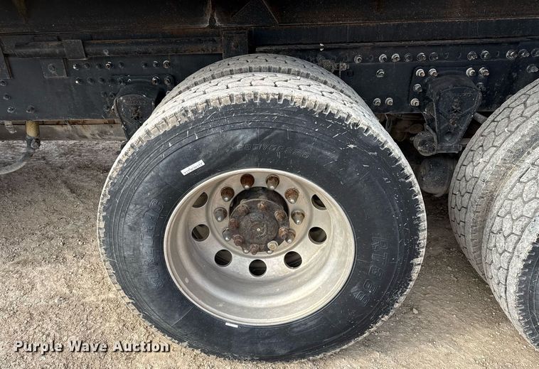 image for item ED5521 2005 Volvo VN dump truck