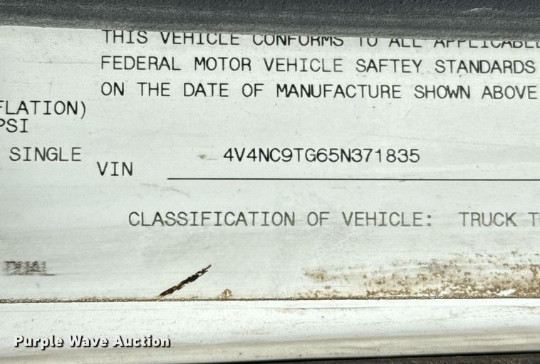 image for item ED5521 2005 Volvo VN dump truck