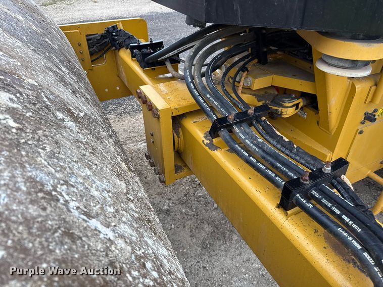 image for item ED5529 2016 Caterpillar CS56B single drum vibratory roller