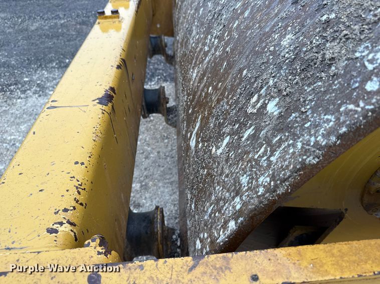 image for item ED5529 2016 Caterpillar CS56B single drum vibratory roller