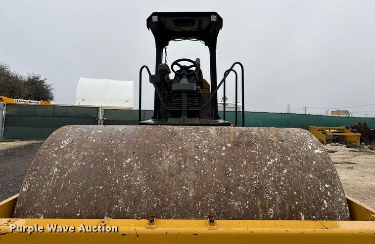 image for item ED5529 2016 Caterpillar CS56B single drum vibratory roller