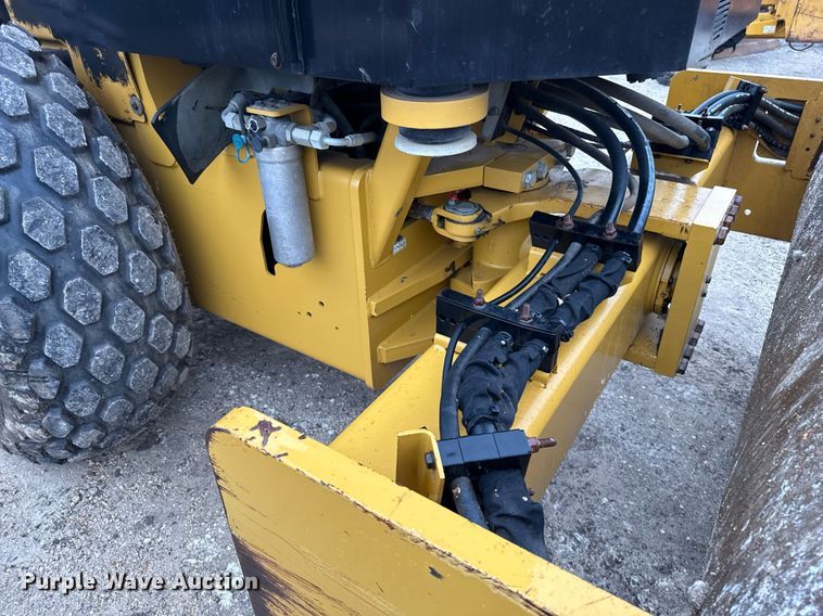 image for item ED5529 2016 Caterpillar CS56B single drum vibratory roller