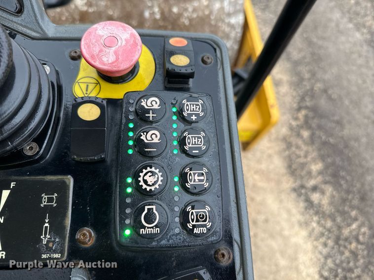 image for item ED5529 2016 Caterpillar CS56B single drum vibratory roller