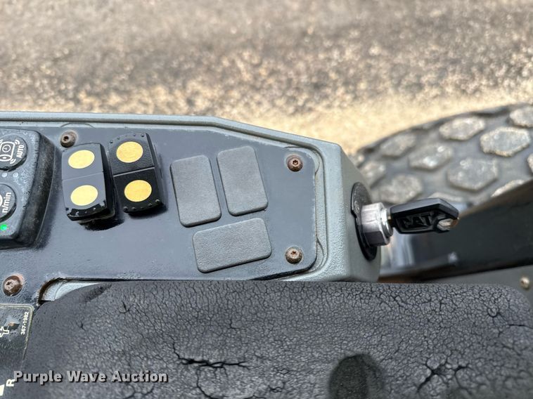 image for item ED5529 2016 Caterpillar CS56B single drum vibratory roller