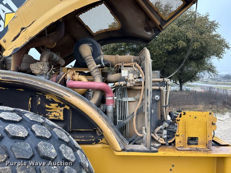 image for item ED5529 2016 Caterpillar CS56B single drum vibratory roller