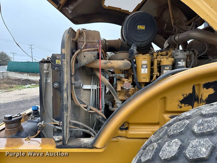 image for item ED5529 2016 Caterpillar CS56B single drum vibratory roller