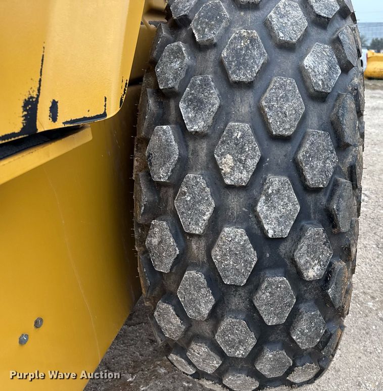 image for item ED5529 2016 Caterpillar CS56B single drum vibratory roller