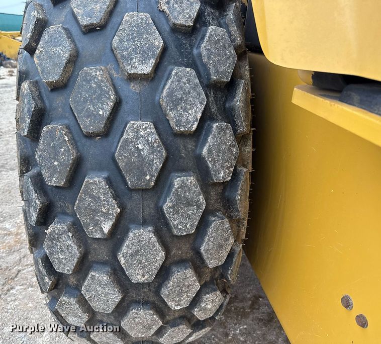 image for item ED5529 2016 Caterpillar CS56B single drum vibratory roller