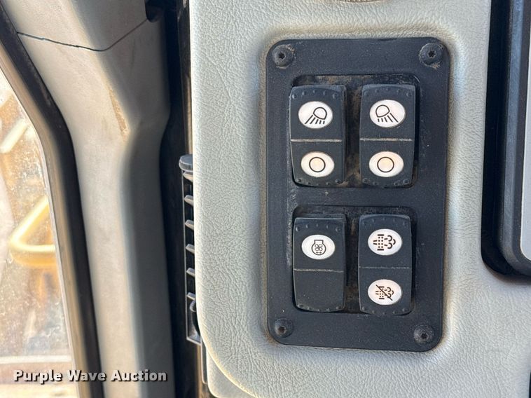 image for item ED5533 2012 Caterpillar D6T XL dozer