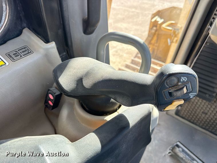 image for item ED5533 2012 Caterpillar D6T XL dozer