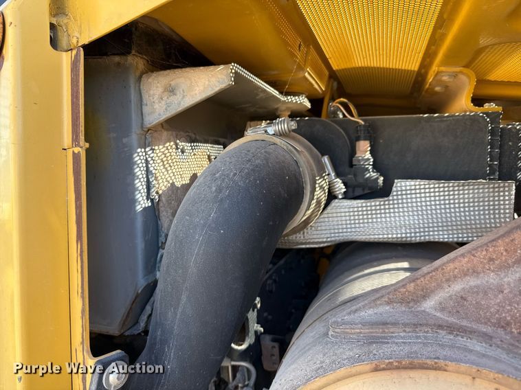 image for item ED5533 2012 Caterpillar D6T XL dozer