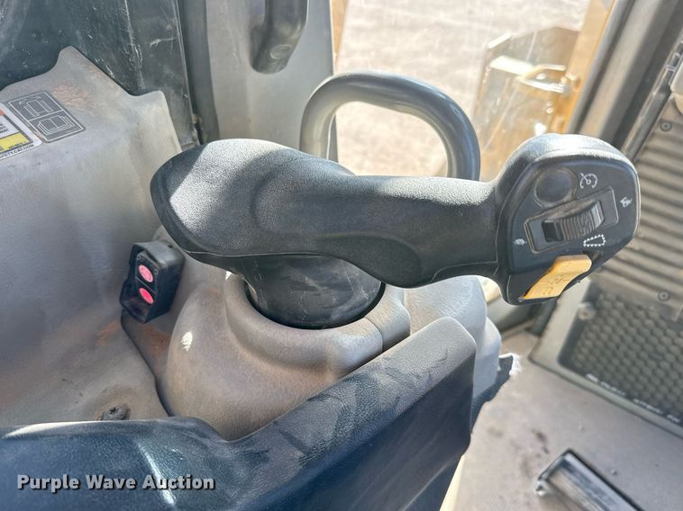 image for item ED5534 2014 Caterpillar D6T XL dozer