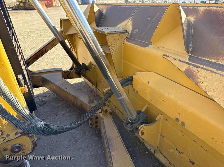 image for item ED5535 2013 Caterpillar D6T XL dozer