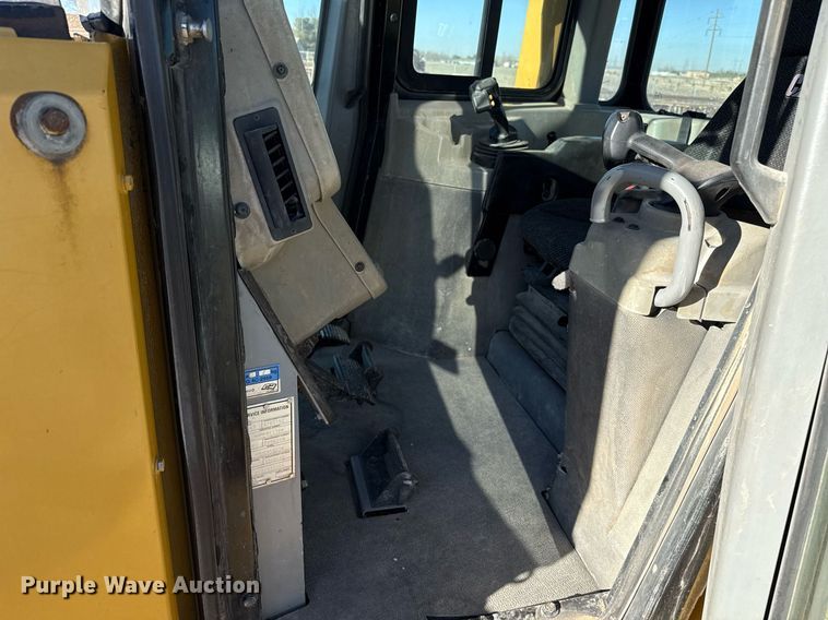image for item ED5535 2013 Caterpillar D6T XL dozer
