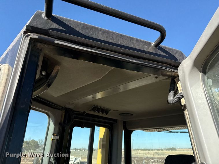 image for item ED5535 2013 Caterpillar D6T XL dozer