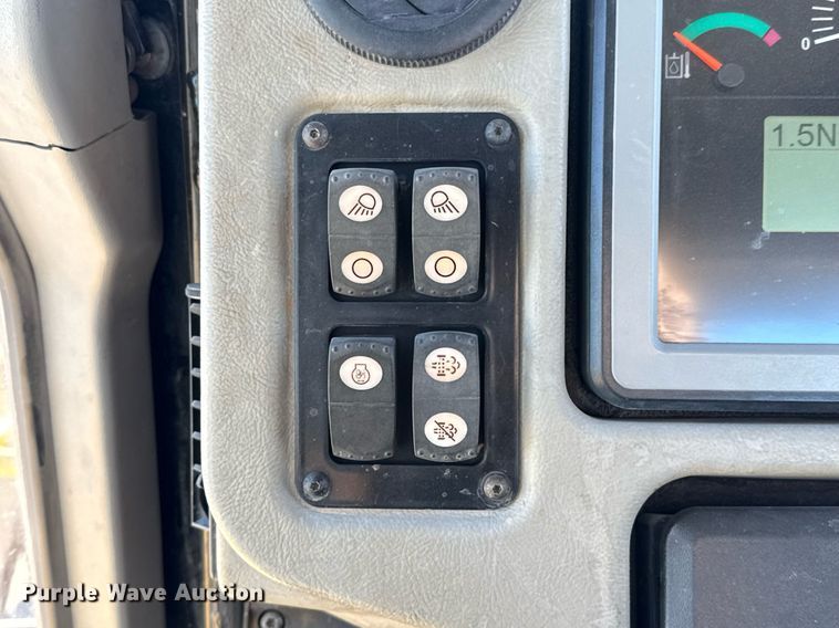 image for item ED5535 2013 Caterpillar D6T XL dozer