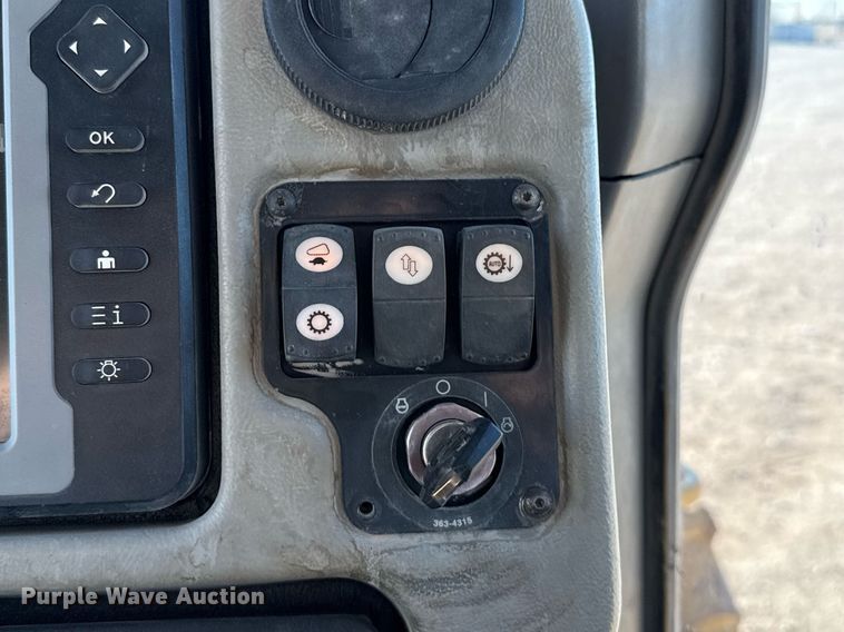 image for item ED5535 2013 Caterpillar D6T XL dozer