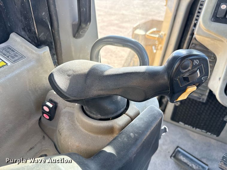 image for item ED5535 2013 Caterpillar D6T XL dozer