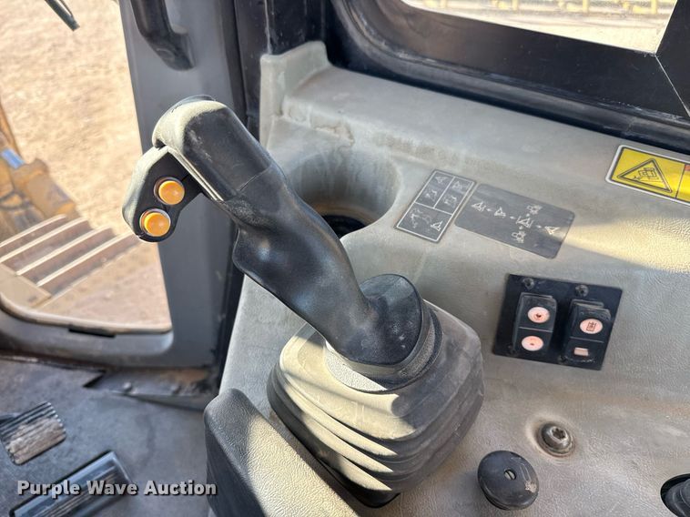 image for item ED5535 2013 Caterpillar D6T XL dozer