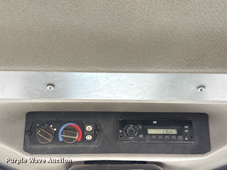 image for item ED5535 2013 Caterpillar D6T XL dozer