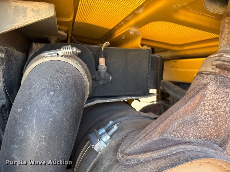 image for item ED5535 2013 Caterpillar D6T XL dozer