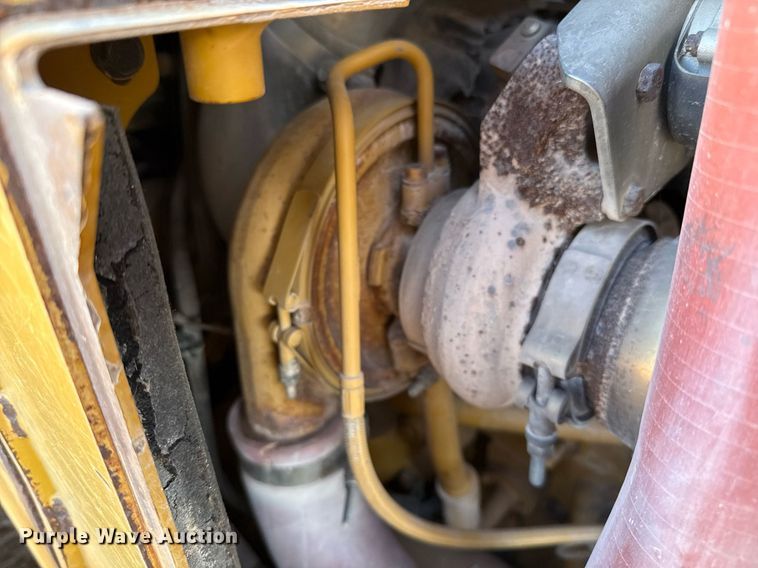 image for item ED5535 2013 Caterpillar D6T XL dozer