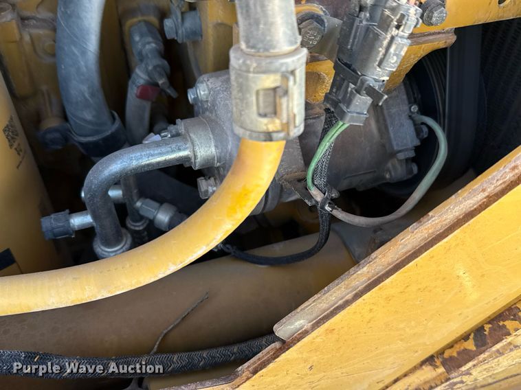 image for item ED5535 2013 Caterpillar D6T XL dozer