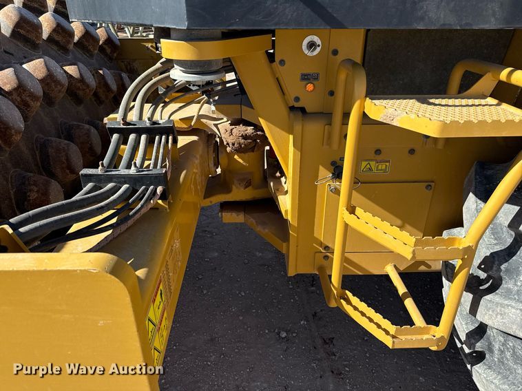image for item ED5537 2017 Caterpillar CP56B single drum vibratory roller