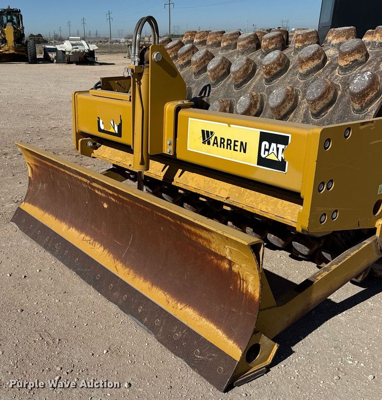 image for item ED5537 2017 Caterpillar CP56B single drum vibratory roller