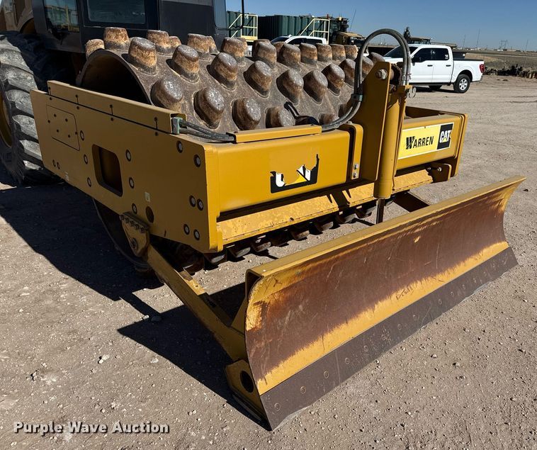 image for item ED5537 2017 Caterpillar CP56B single drum vibratory roller