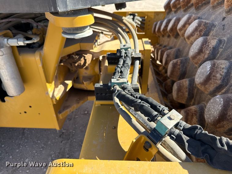image for item ED5537 2017 Caterpillar CP56B single drum vibratory roller