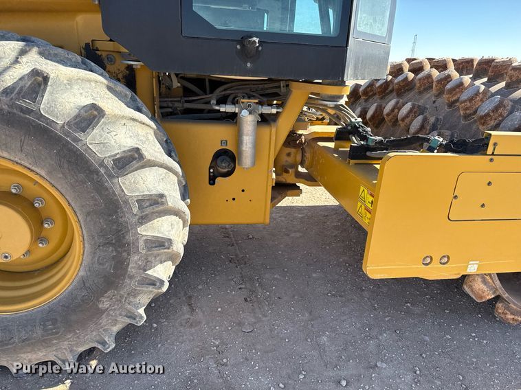 image for item ED5537 2017 Caterpillar CP56B single drum vibratory roller