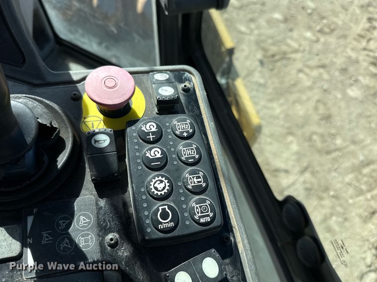 image for item ED5537 2017 Caterpillar CP56B single drum vibratory roller